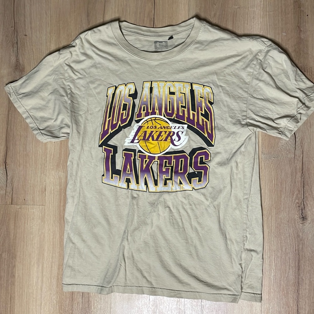 Ultra Game‎ Los Angeles Lakers T Shirt. Light Tan, Purple. Size Large.